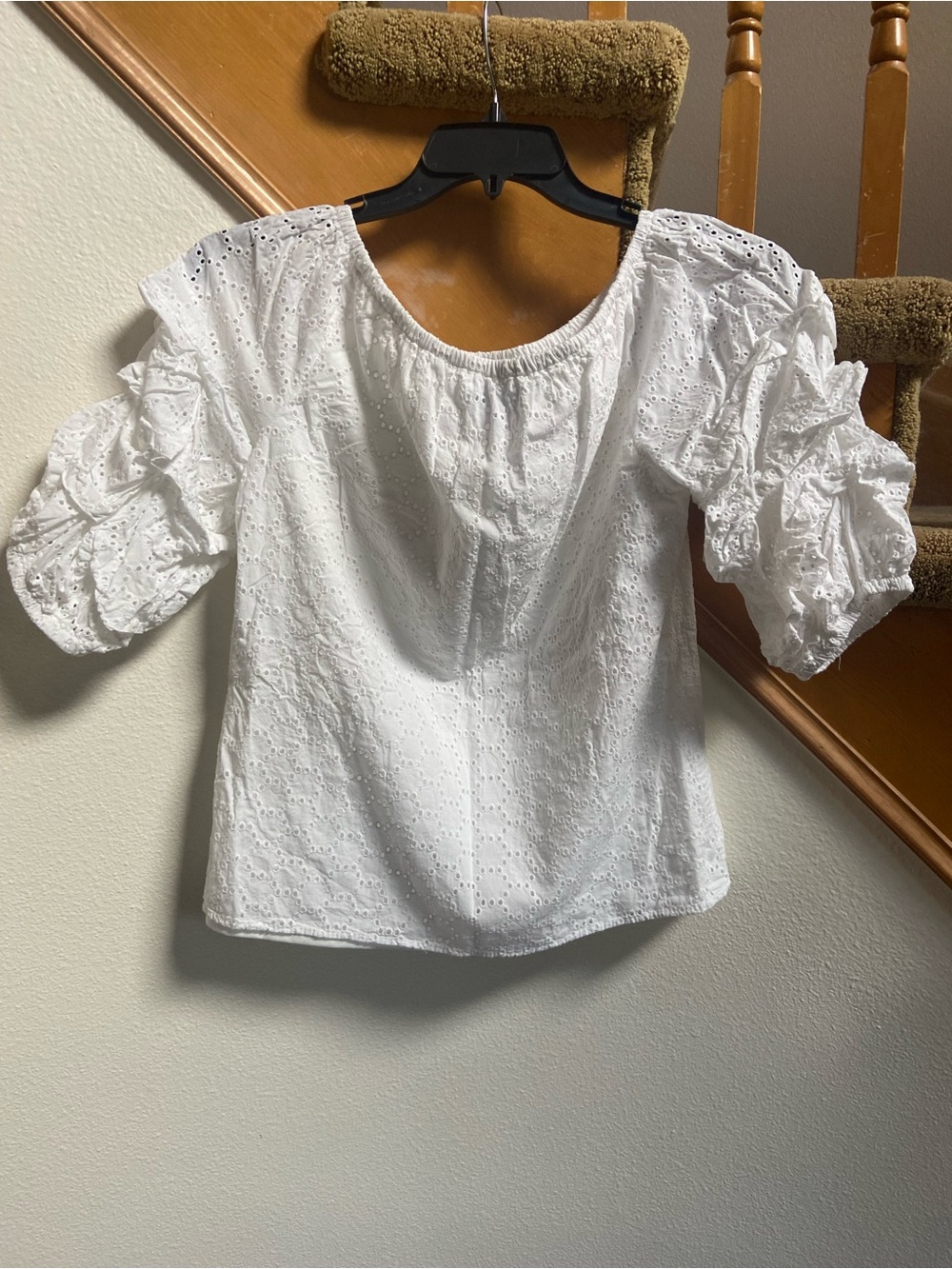 CeCe White Ruffle Puff 3/4 Sleeves Eyelet Milkmaid Top worn once women's size M